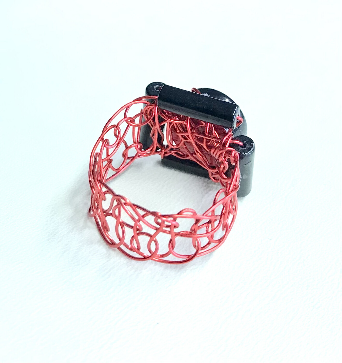 BAGUE ROUGE MAO