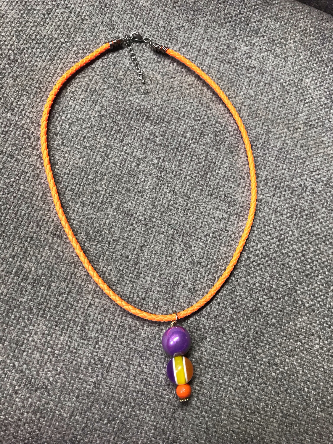 COLLIER ORANGE NÉON