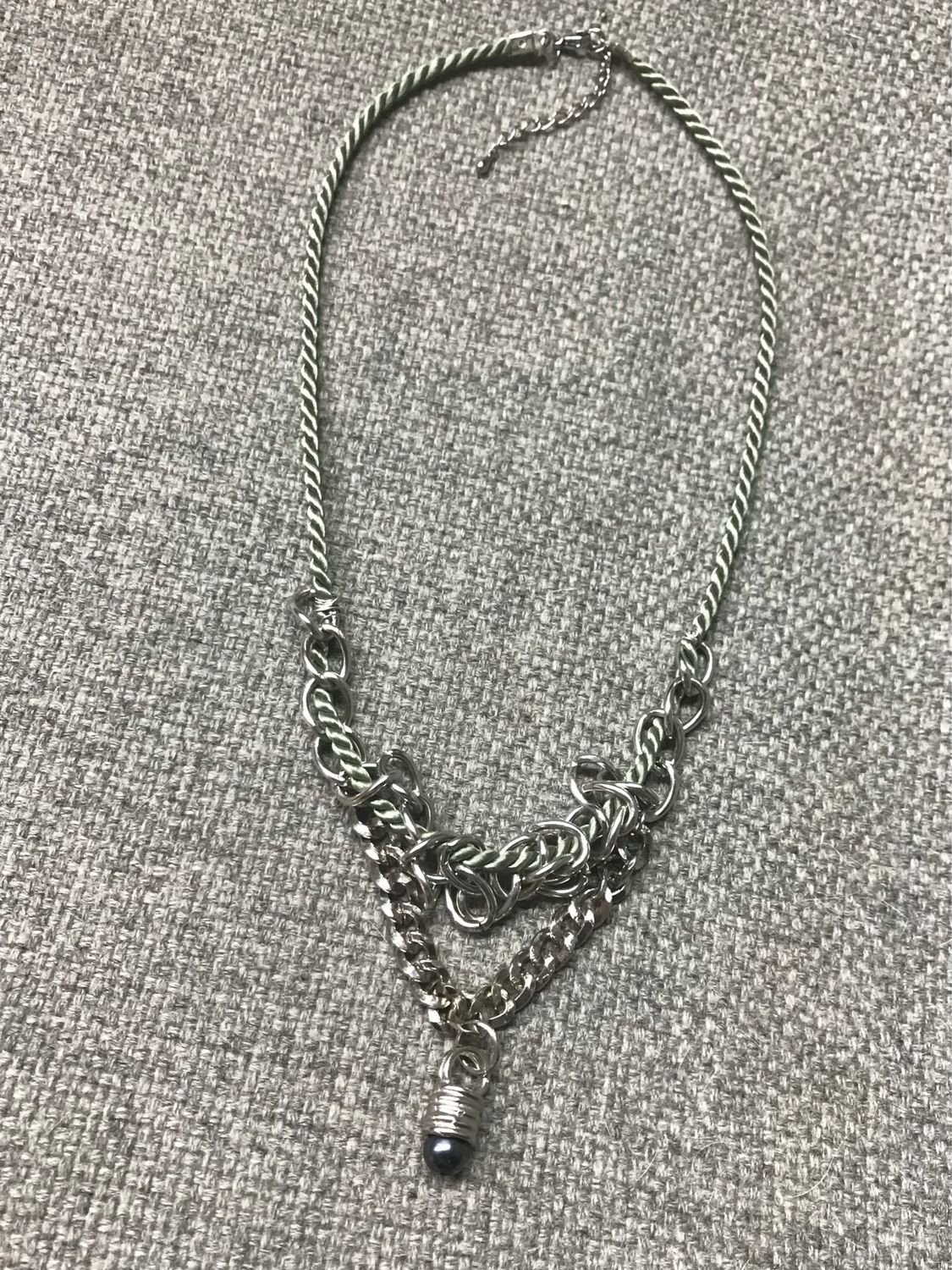 COLLIER CHAÎNE CORDON VERT