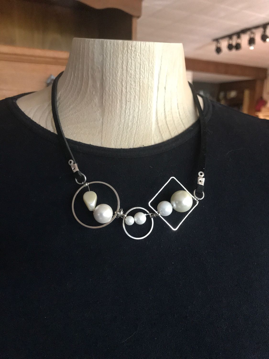 COLLIER TRILOGIE BLANC