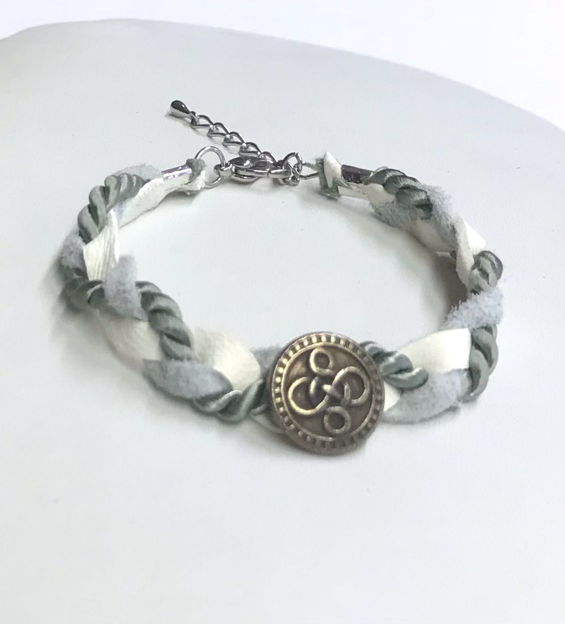 BRACELET VERT TENDRE MÉTALLIQUE 
