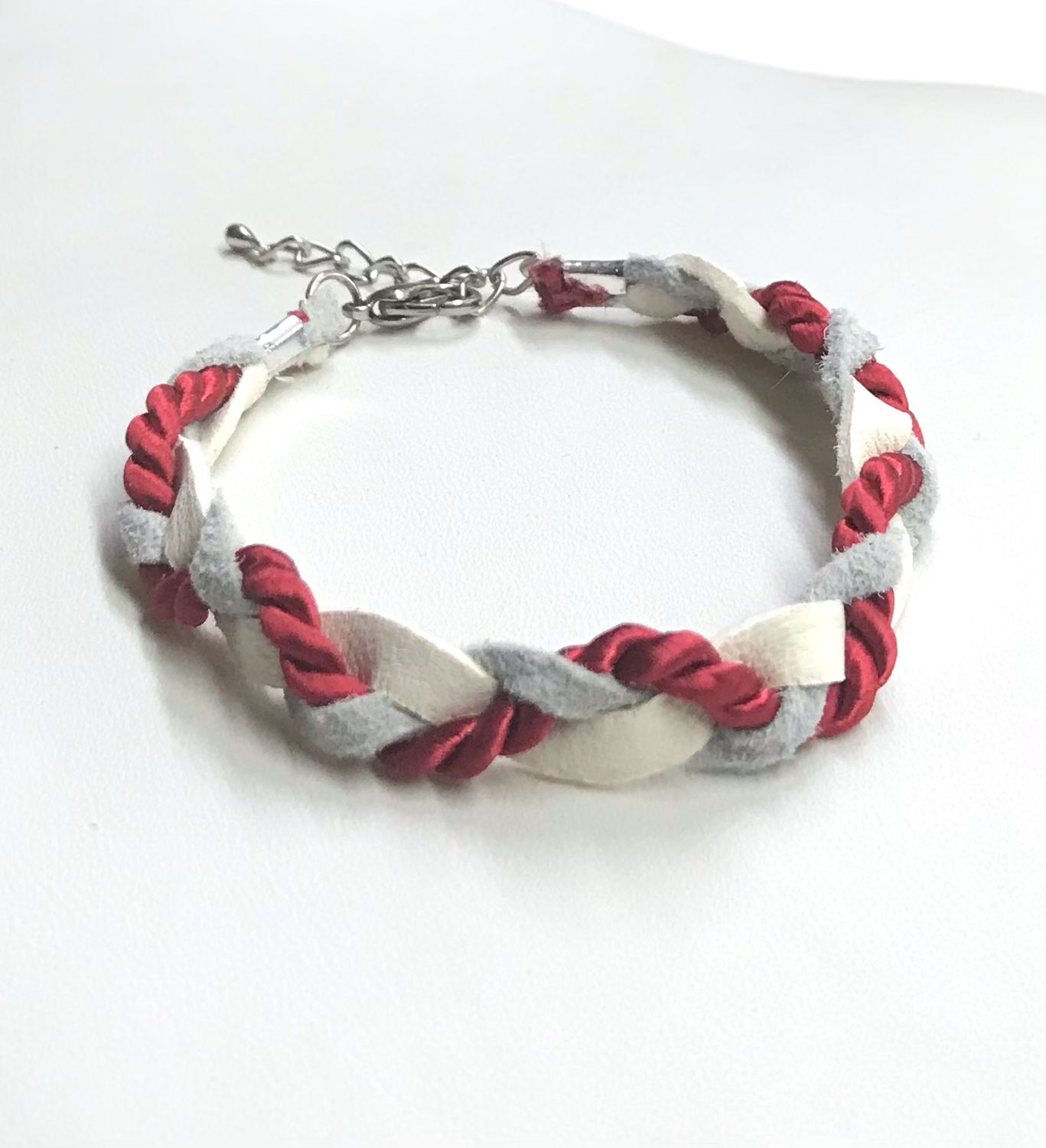BRACELET TRESSÉ CORDON ROUGE
