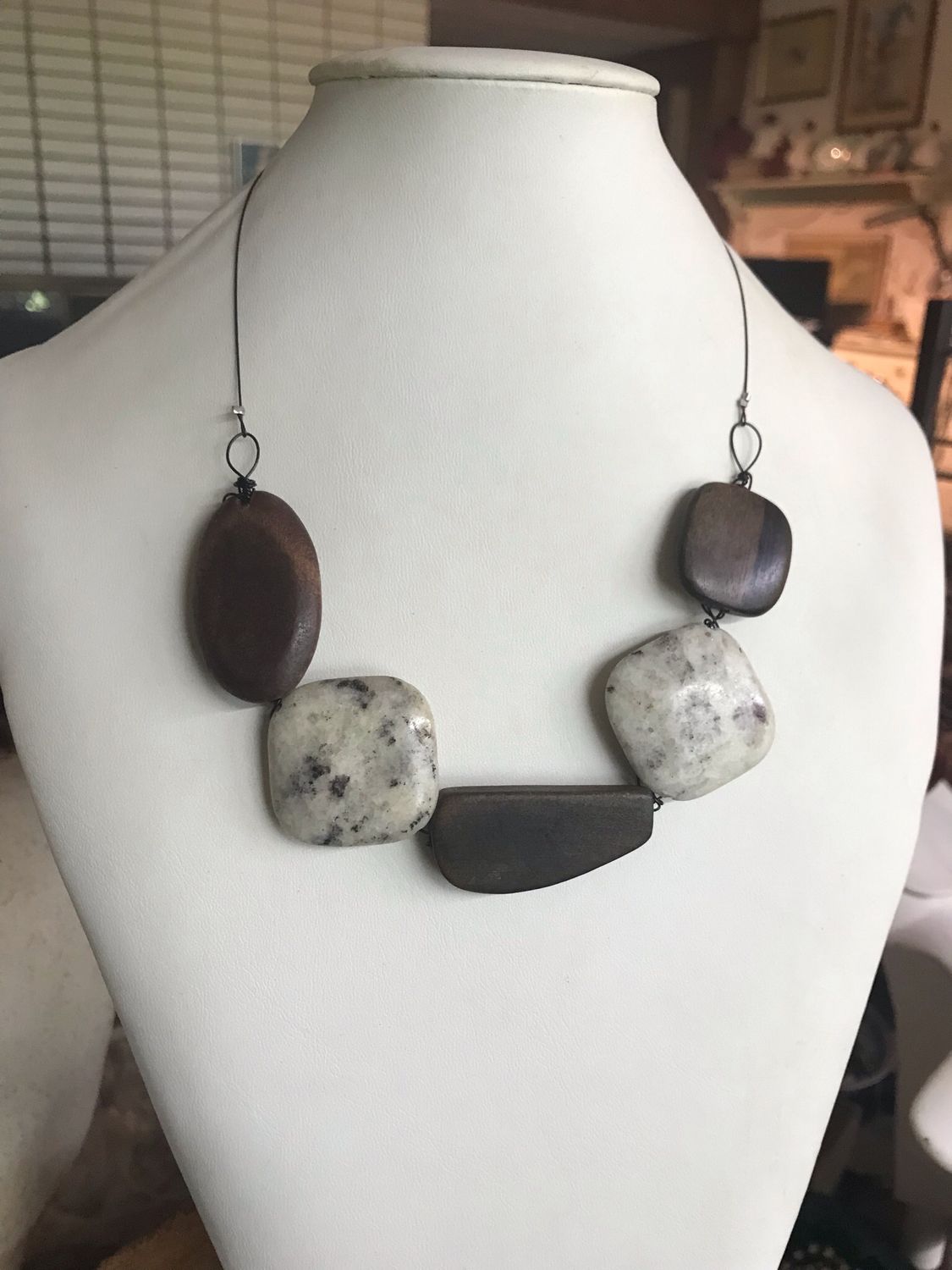 COLLIER HAÏKU CRÈME CHOCO