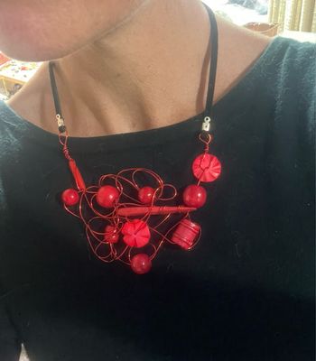 COLLIER BOIS D’ARCHITECTURE ROUGE