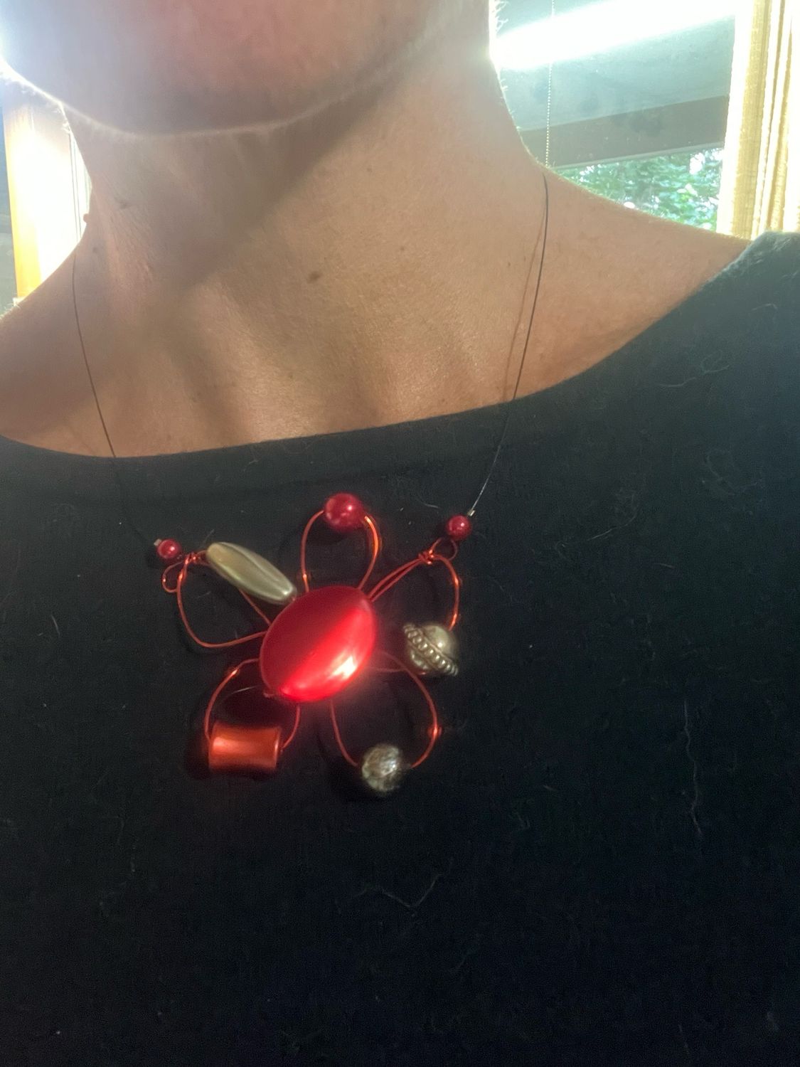 COLLIER EN FLEUR ROUGE