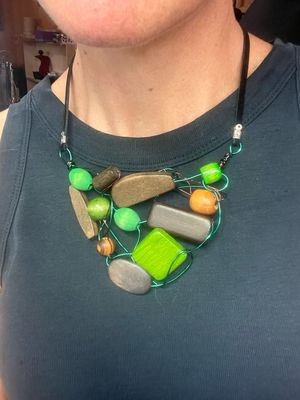 COLLIER BOIS D’ARCHITECTURE VERT