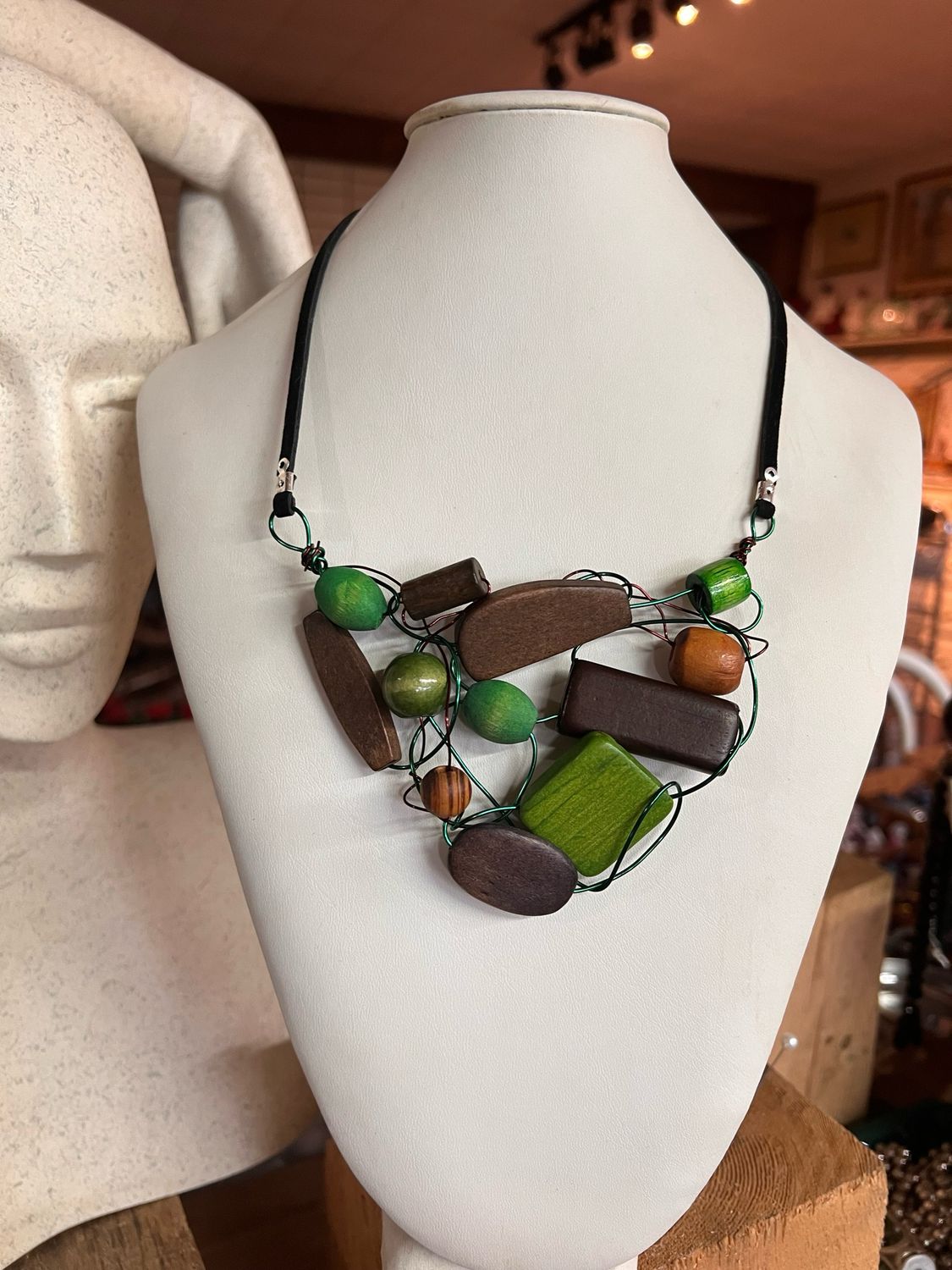 COLLIER BOIS D’ARCHITECTURE VERT