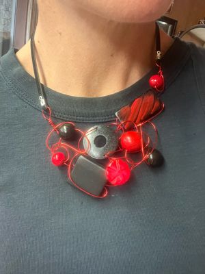 COLLIER BOIS D’ARCHITECTURE ROUGE