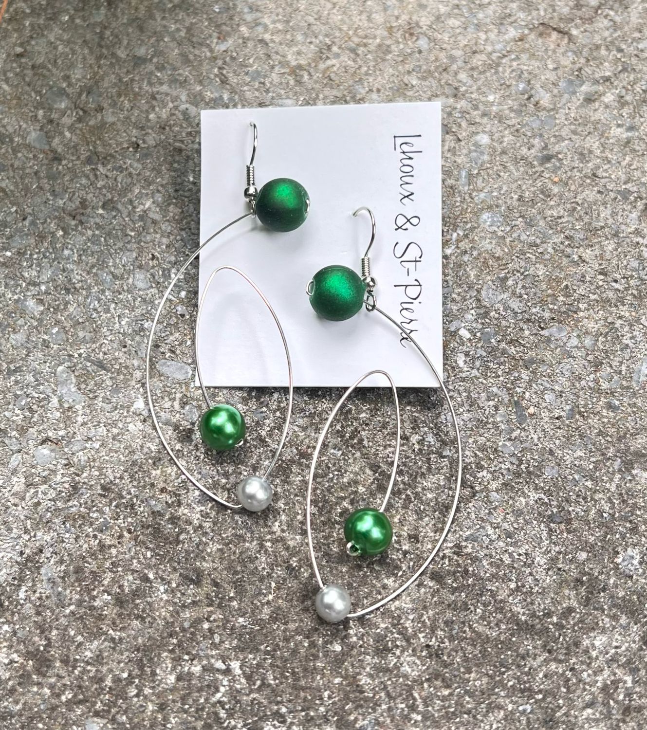 BOUCLES D’OREILLES JEUNE FILLE À LA PERLE MIX VERT