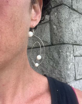 BOUCLES D’OREILLES JEUNE FILLE À LA PERLE BLANC