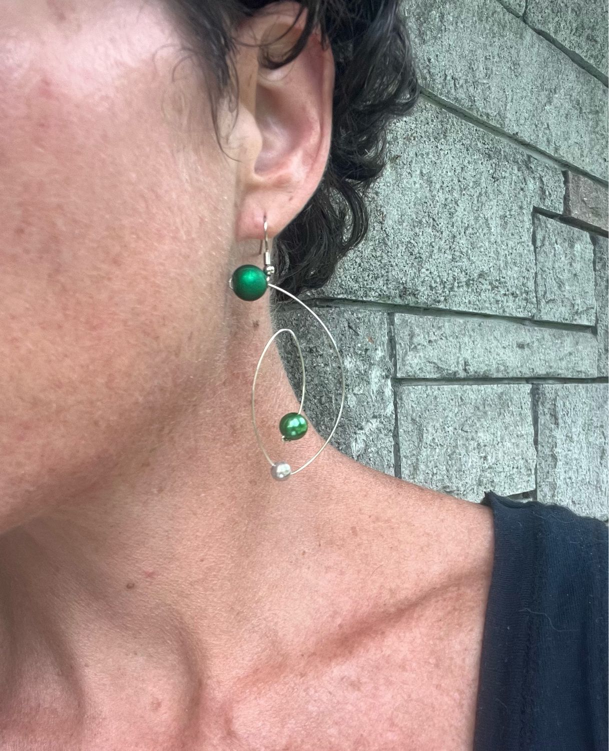 BOUCLES D’OREILLES JEUNE FILLE À LA PERLE MIX VERT