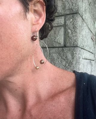 BOUCLES D’OREILLES JEUNE FILLE À LA PERLE MIX BRONZE