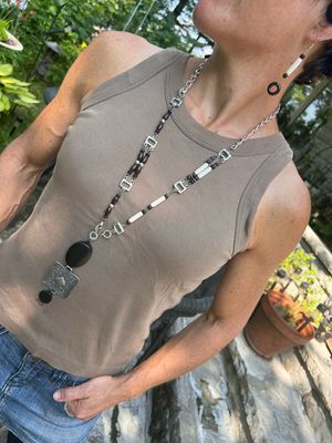 ENSEMBLE 2 BIJOUX MÉDAILLON BOIS ET METAL 