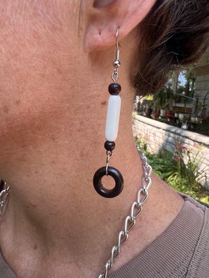 BOUCLES D’OREILLES BOIS ET CRÈME