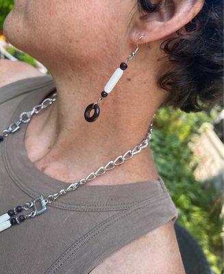 BOUCLES D’OREILLES BOIS ET CRÈME 