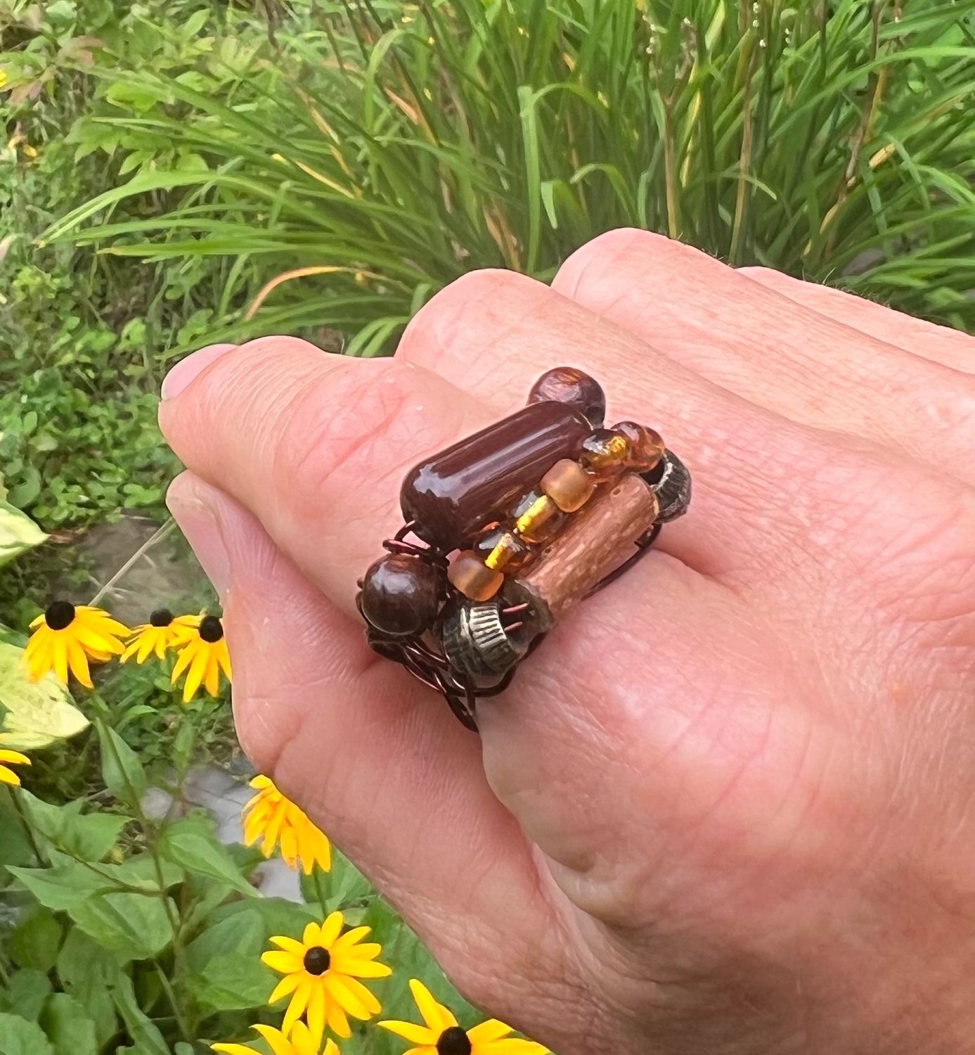 BAGUE AMBRÉE ET BOIS DE NOISETIER 
