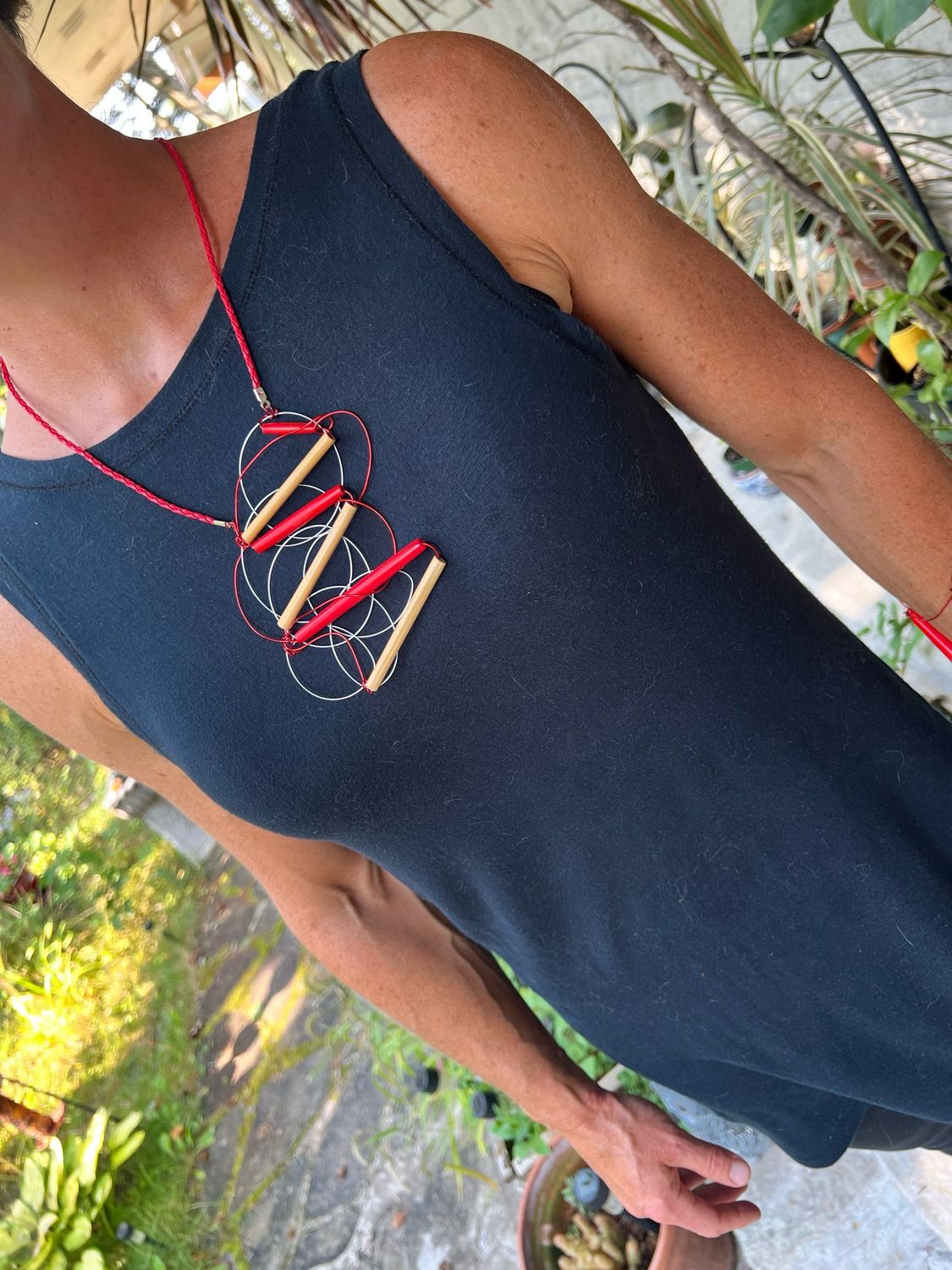 COLLIER APÉRO ROUGE ET BOIS NATUREL