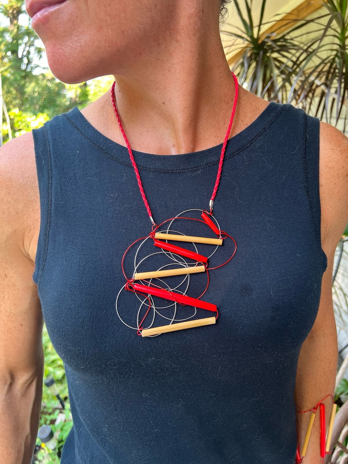 COLLIER APÉRO ROUGE ET BOIS NATUREL