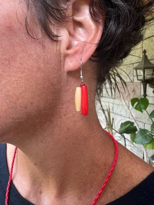 BOUCLES D’OREILLES ZEN BOIS NATUREL ET ROUGE