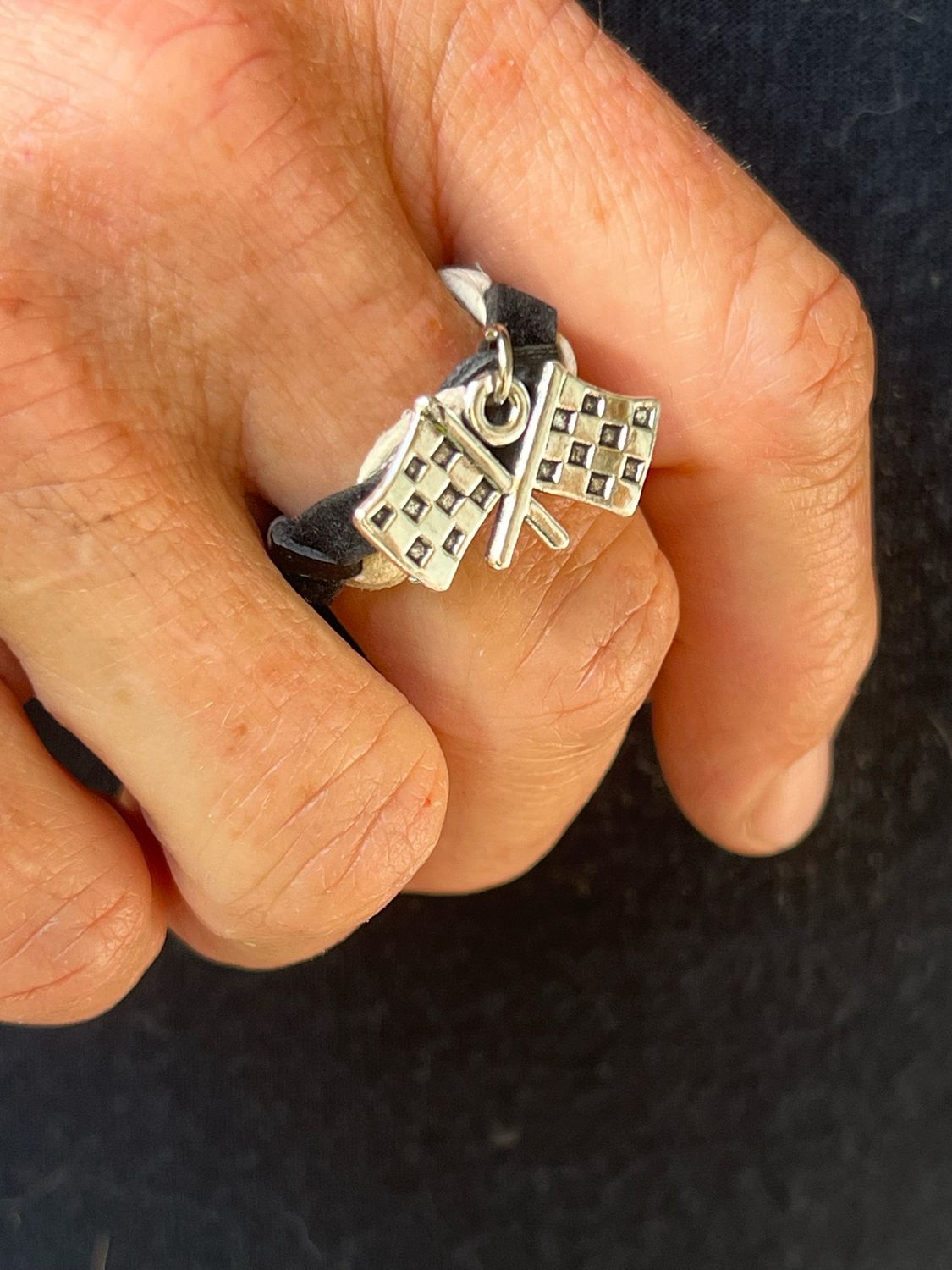 BAGUE DRAPEAU CHECKER NOIR ET BLANC