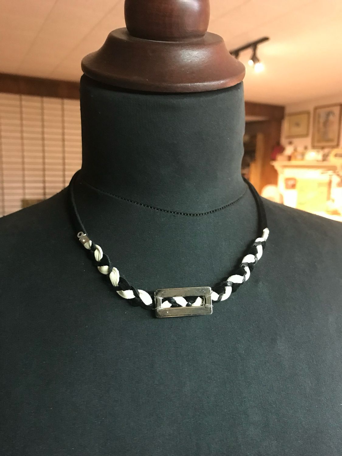 COLLIER RACING NOIR ET BLANC