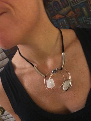 COLLIER C CHIC BLANC