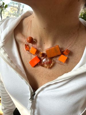 COLLIER PIÈCES D’ARCHITECTURE ORANGE 