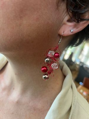 BOUCLES D’OREILLES DENTELLE FANTAISIE ROUGE