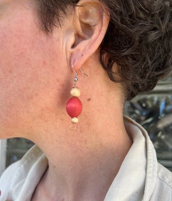BOUCLES D’OREILLES TRIOLETS BOIS CORAIL 