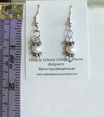BOUCLES D’OREILLES MINI PERLES CLASSIQUES