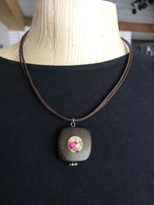 COLLIER ROSE DES BOIS