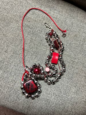 COLLIER ROUGE GRAPHIQUE