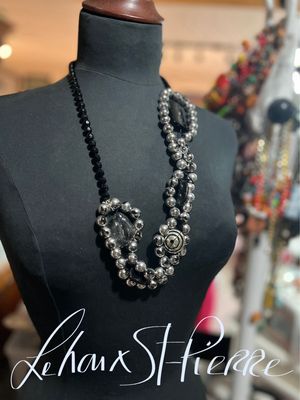 COLLIER NOIR GRAPHIQUE COLLIER NOIR GRAPHIQUE