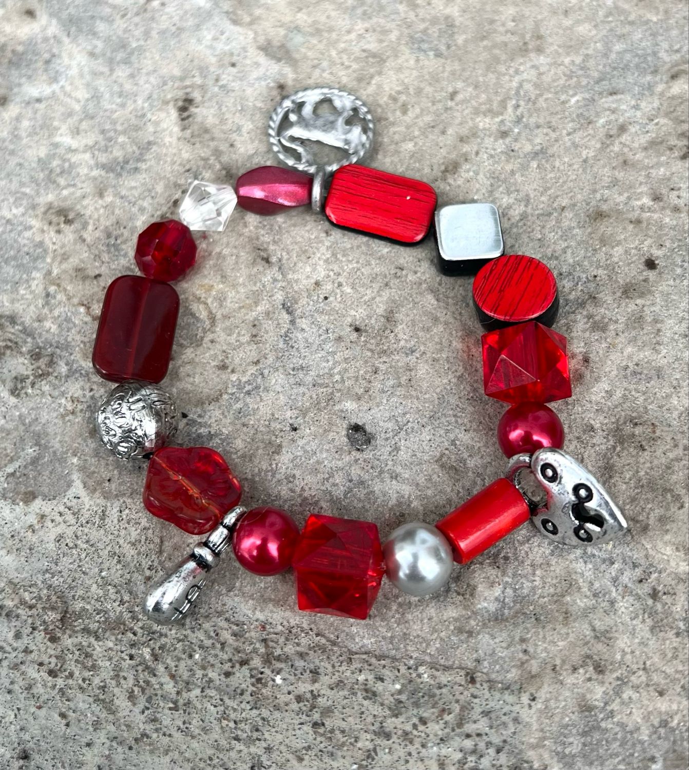 BRACELET CHARMS ROUGE
