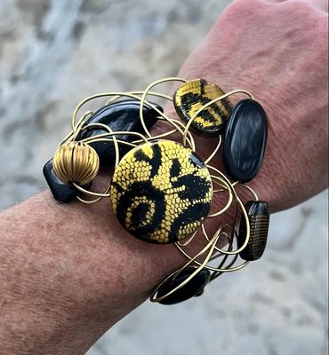 BRACELET D’ARCHITECTURE OR ET NOIR BRACELET D’ARCHITECTURE OR ET NOIR