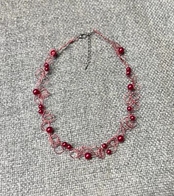 COLLIER DENTELLE PERLÉE ROUGE