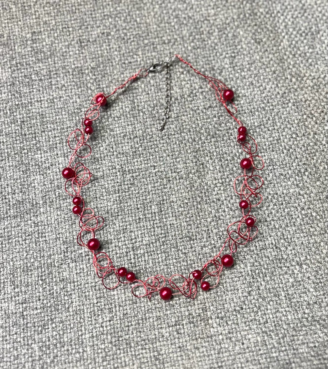 COLLIER DENTELLE PERLÉE ROUGE