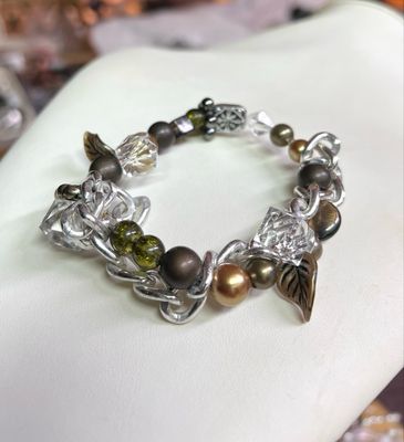 BRACELET CHAÎNE ET PERLES KAKI