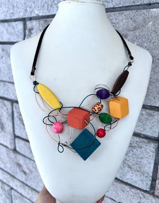 COLLIER BOIS D’ARCHITECTURE MULTICOLORE