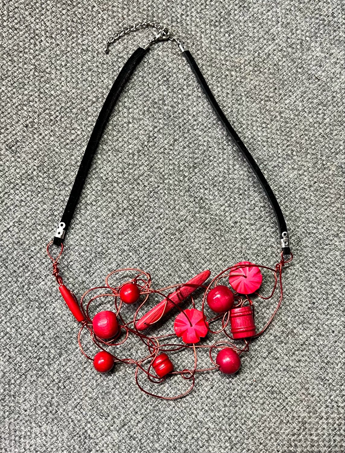 COLLIER BOIS D’ARCHITECTURE ROUGE