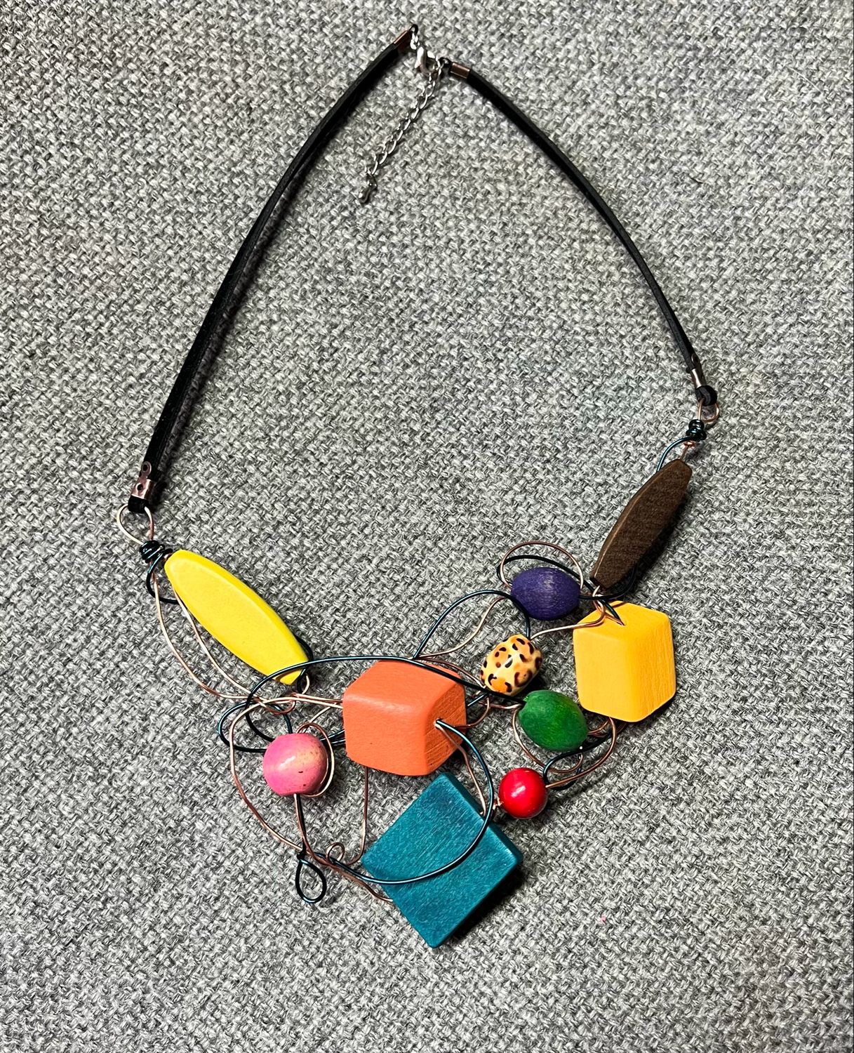 COLLIER BOIS D’ARCHITECTURE MULTICOLORE