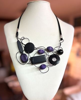 COLLIER BOIS D’ARCHITECTURE VIOLET COLLIER BOIS D’ARCHITECTURE VIOLET