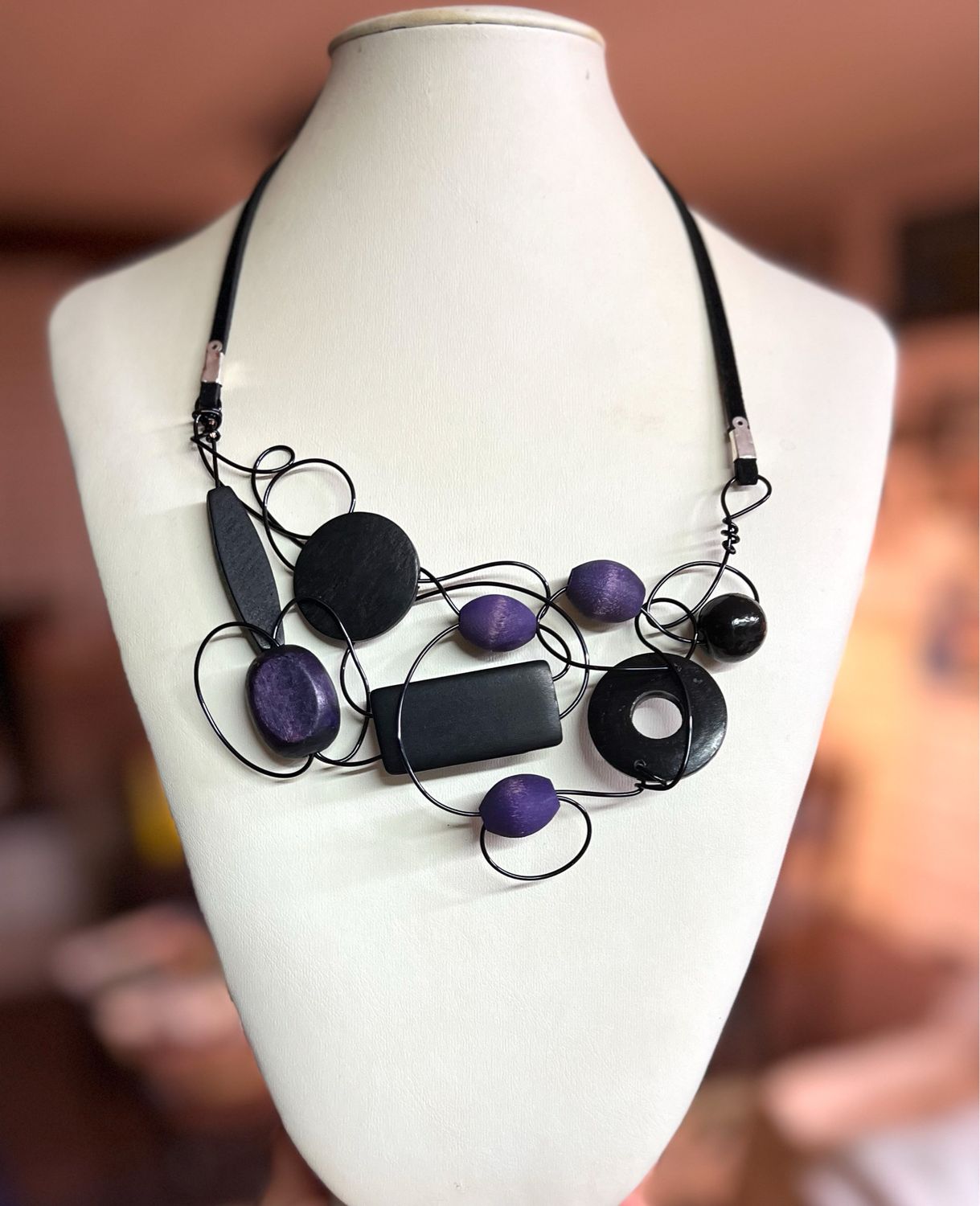 COLLIER BOIS D’ARCHITECTURE VIOLET COLLIER BOIS D’ARCHITECTURE VIOLET