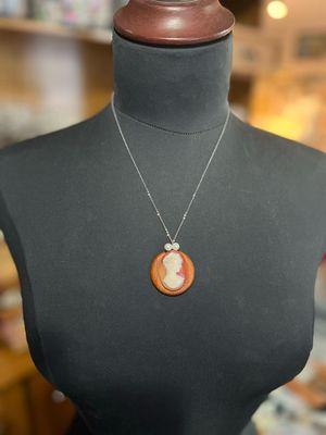 COLLIER CAMÉE ORANGÉ