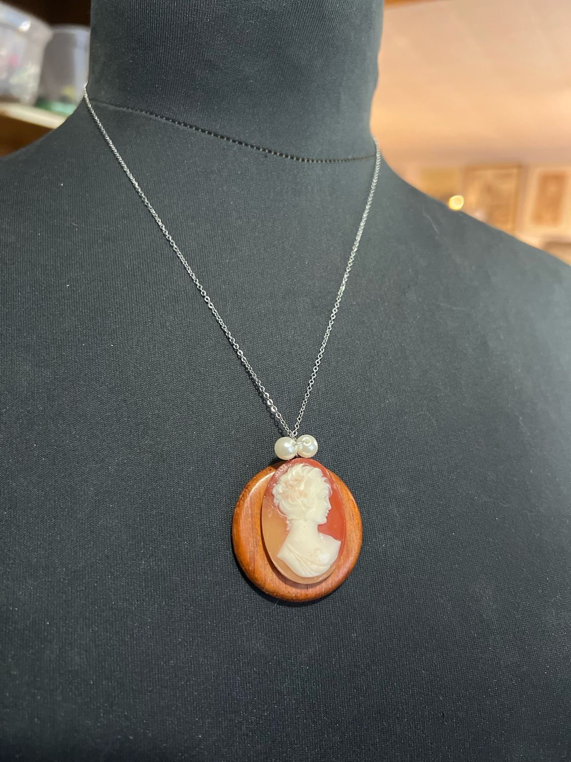 COLLIER CAMÉE ORANGÉ