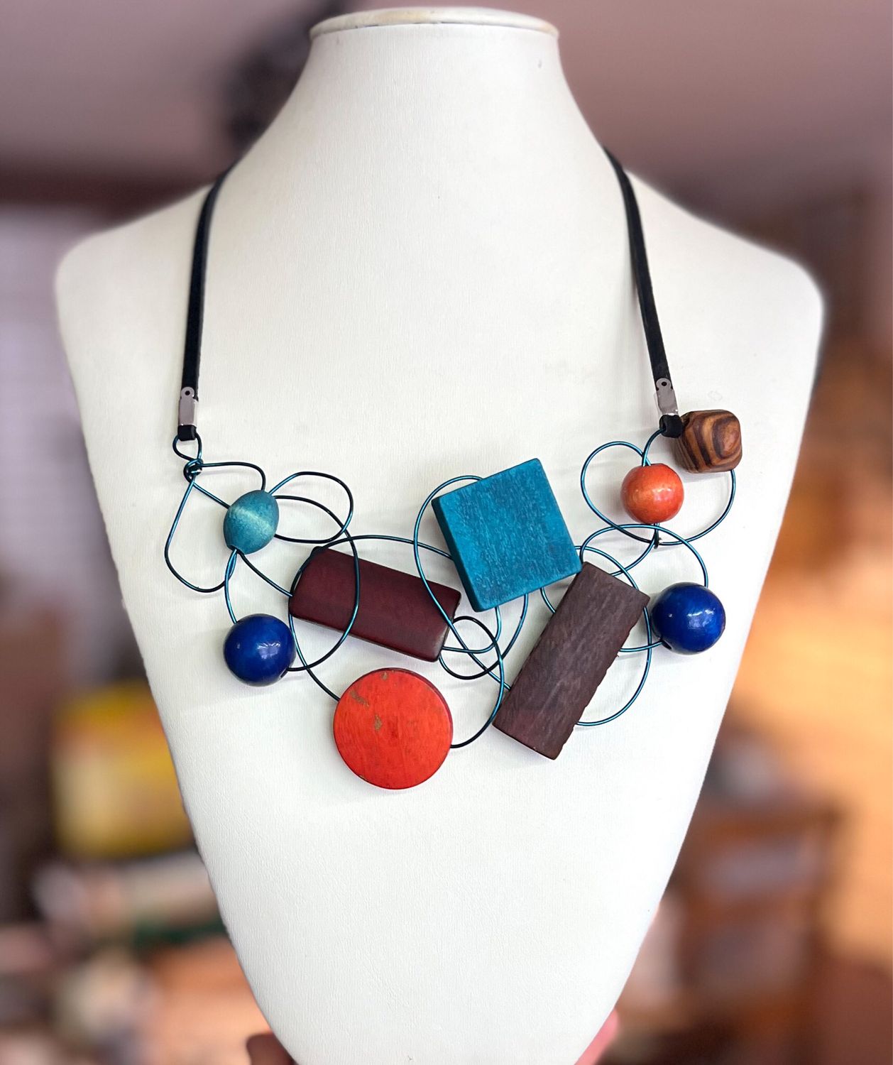 COLLIER BOIS D’ARCHITECTURE COLORÉ COLLIER BOIS D’ARCHITECTURE COLORÉ
