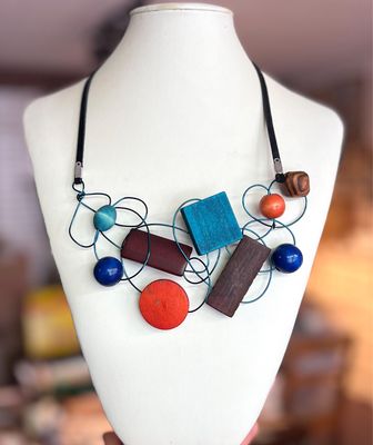 COLLIER BOIS D’ARCHITECTURE COLORÉ COLLIER BOIS D’ARCHITECTURE COLORÉ