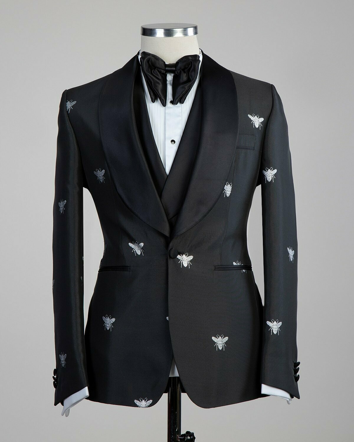 Black Bee Tuxedo