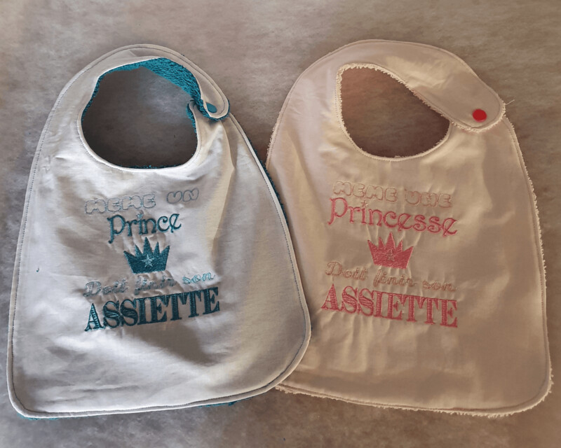 Bavoir 
prince/princesse 
fait main et brodé