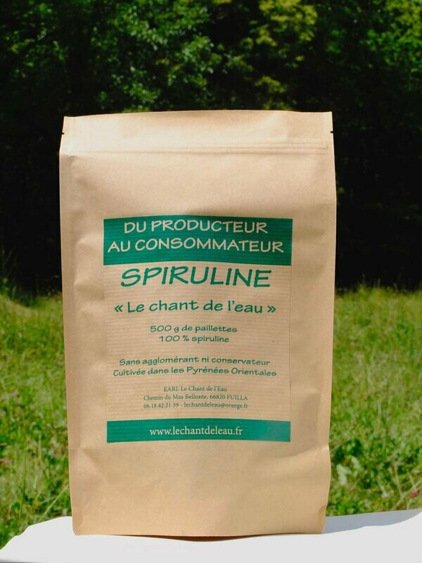 Spiruline en paillettes en sachet de 500 g.